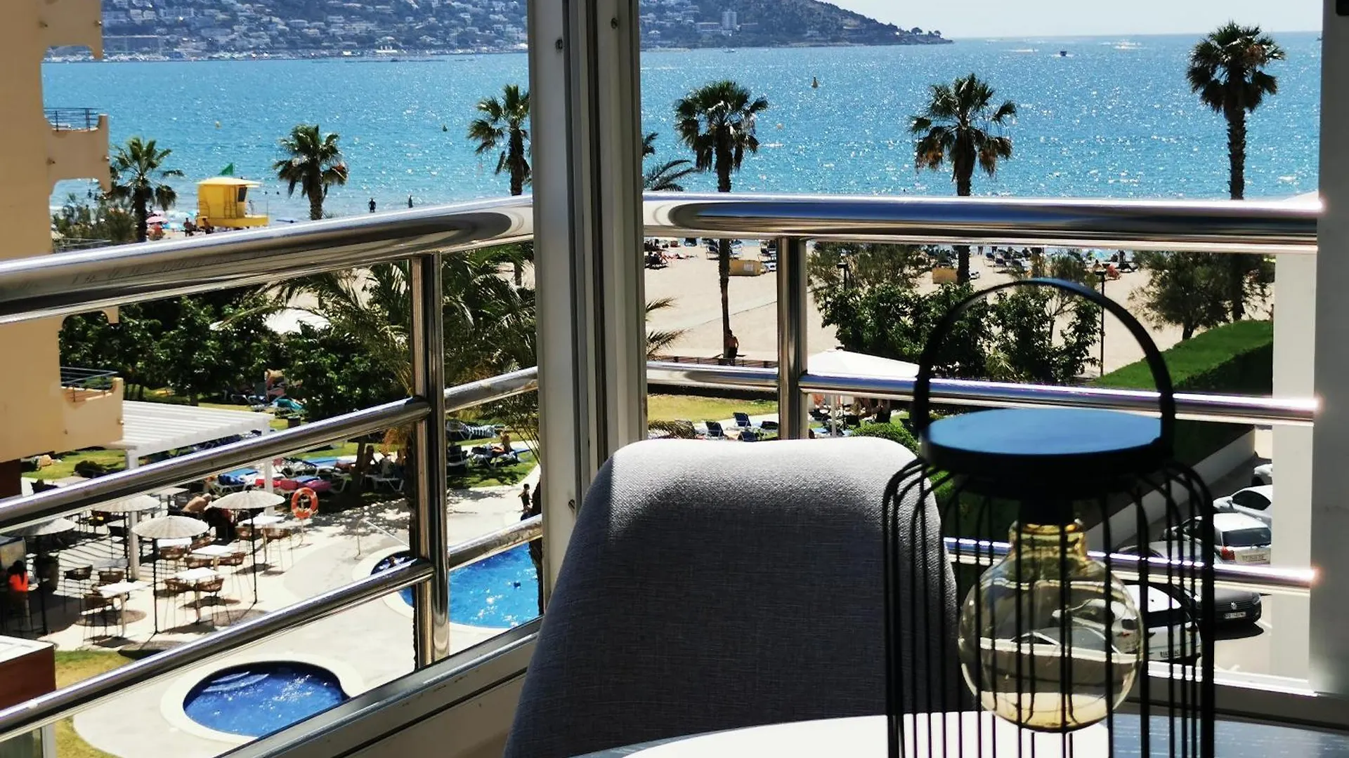 Spacieux Appartement Rose Front Mer Et Piscine Roses