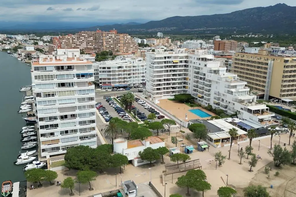 Apartment Spacieux Appartement Rose Front Mer Et Piscine Roses