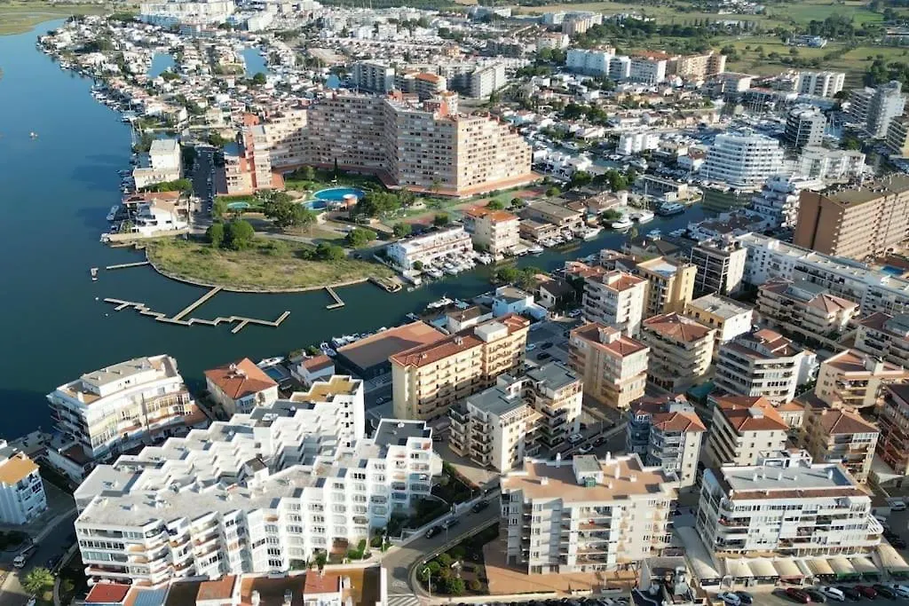 Spacieux Appartement Rose Front Mer Et Piscine Roses 0*,