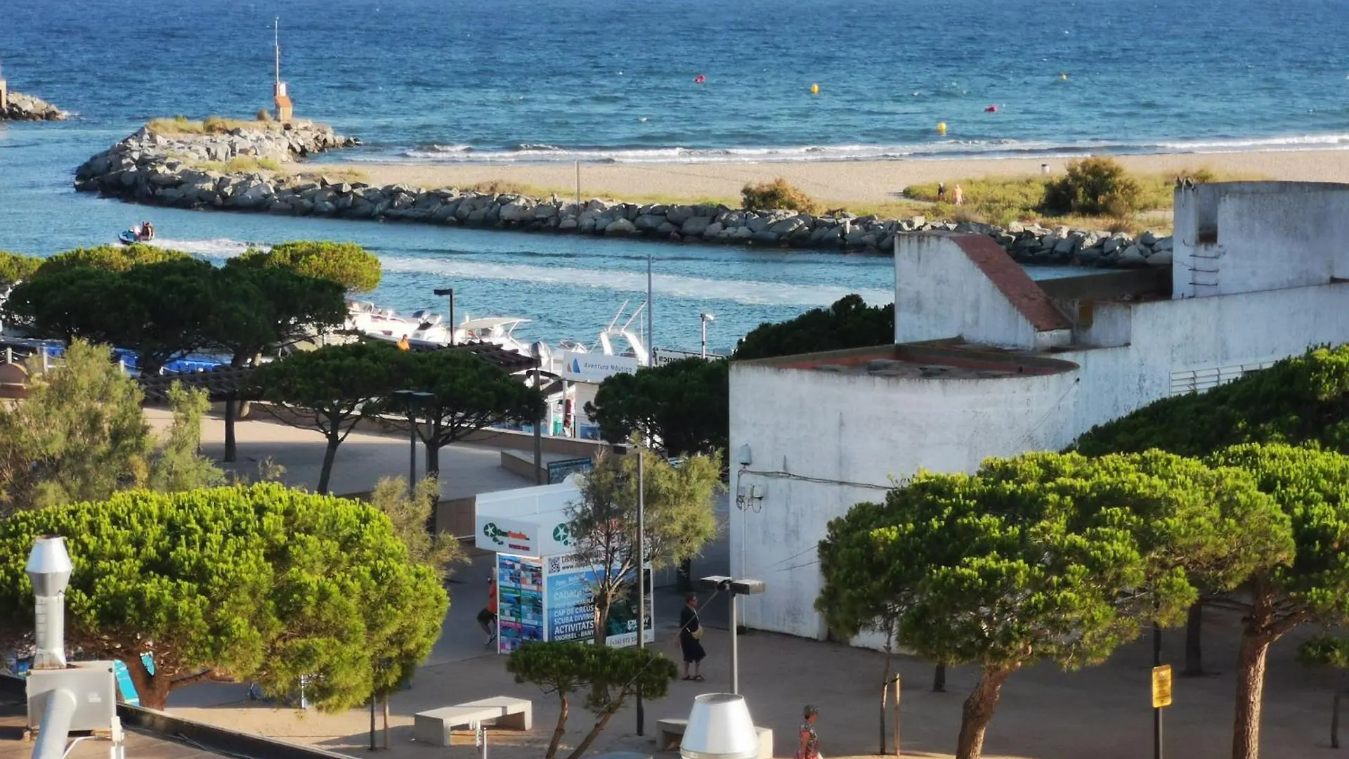 Spacieux Appartement Rose Front Mer Et Piscine Roses 0*,  Spain