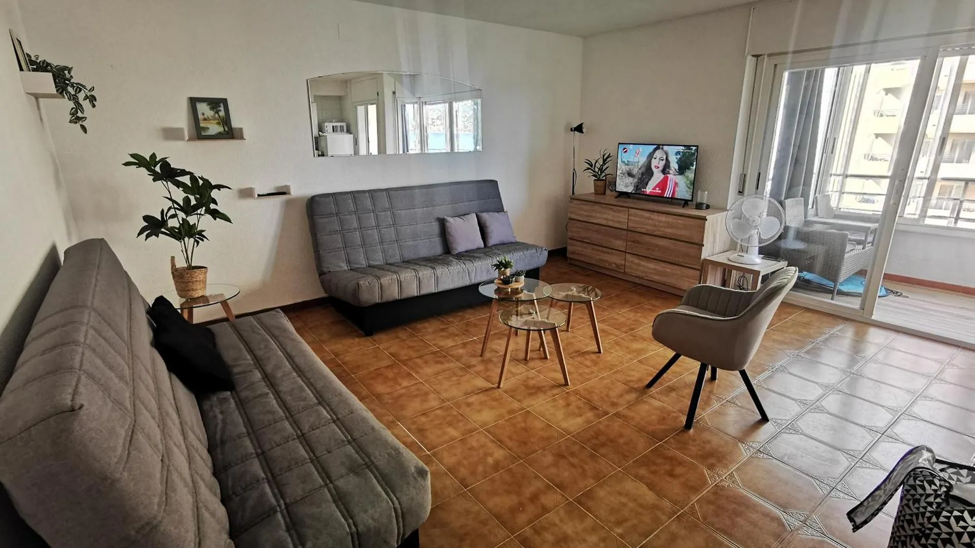Spacieux Appartement Rose Front Mer Et Piscine Roses Apartment