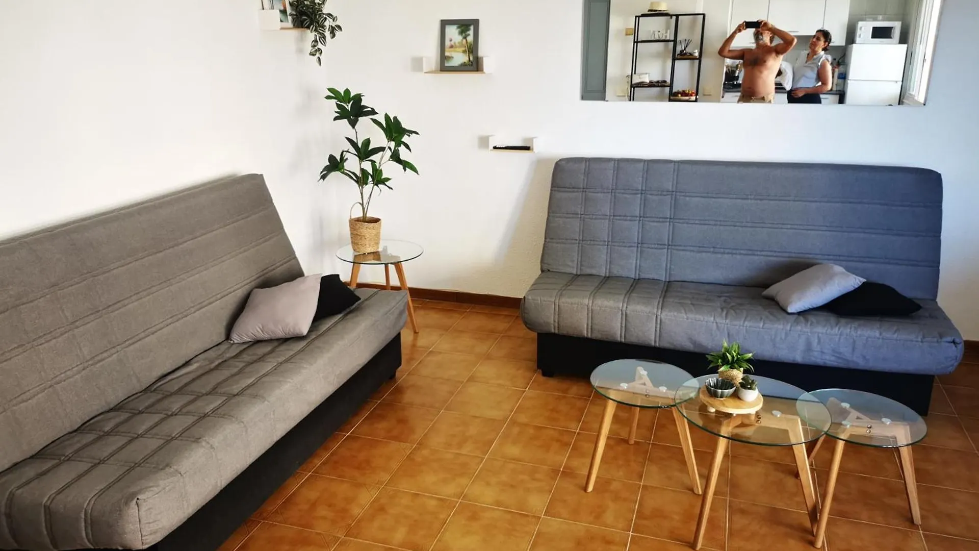 Spacieux Appartement Rose Front Mer Et Piscine Roses Apartment