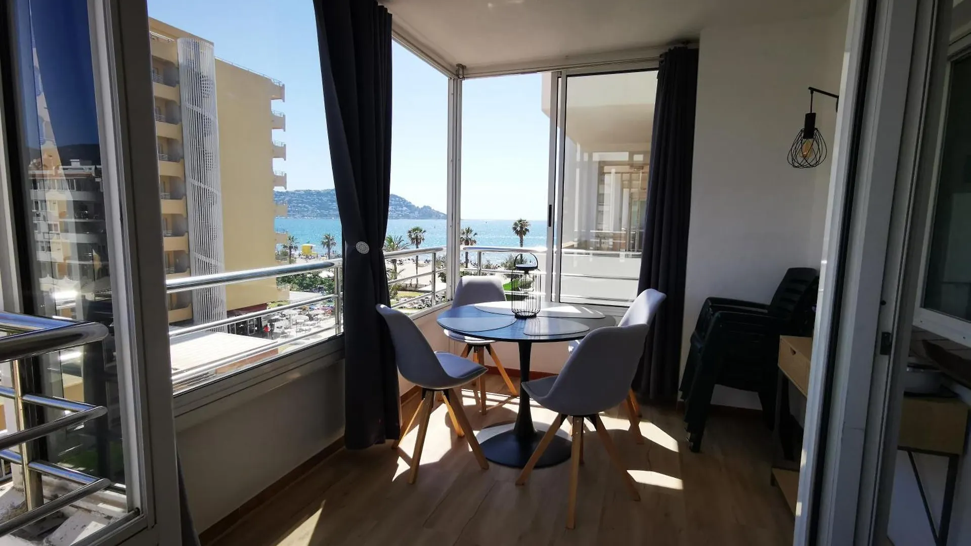 Spacieux Appartement Rose Front Mer Et Piscine Roses Spain