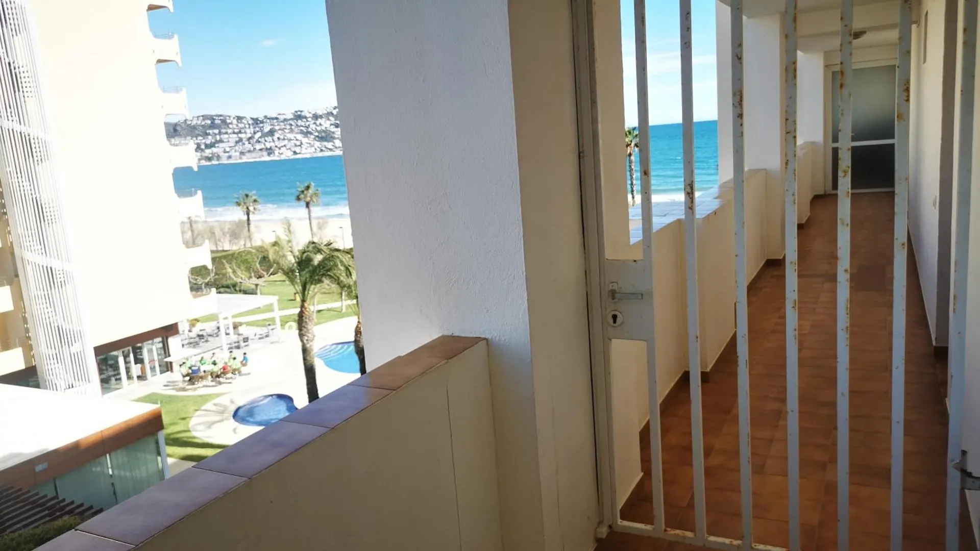 Apartment Spacieux Appartement Rose Front Mer Et Piscine Roses