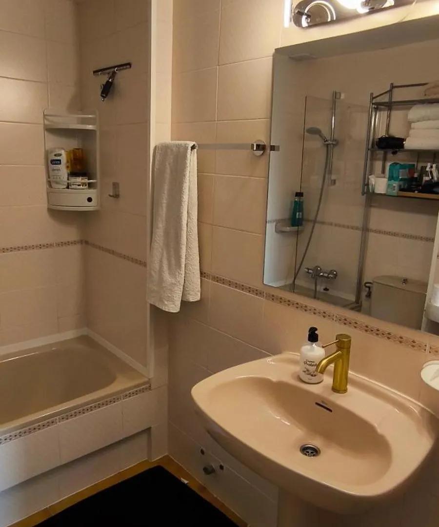 Spacieux Appartement Rose Front Mer Et Piscine Roses