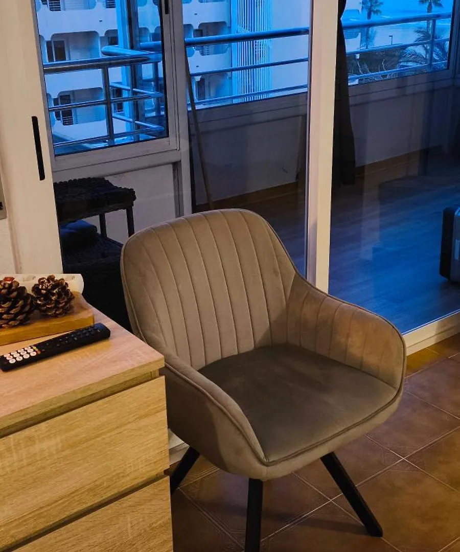Spacieux Appartement Rose Front Mer Et Piscine Roses Apartment